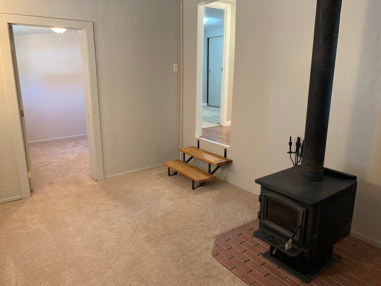 8662 8th St - Photo 4 of 9