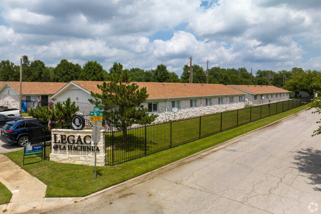 Legacy @La Hacienda - Photo 5 of 11