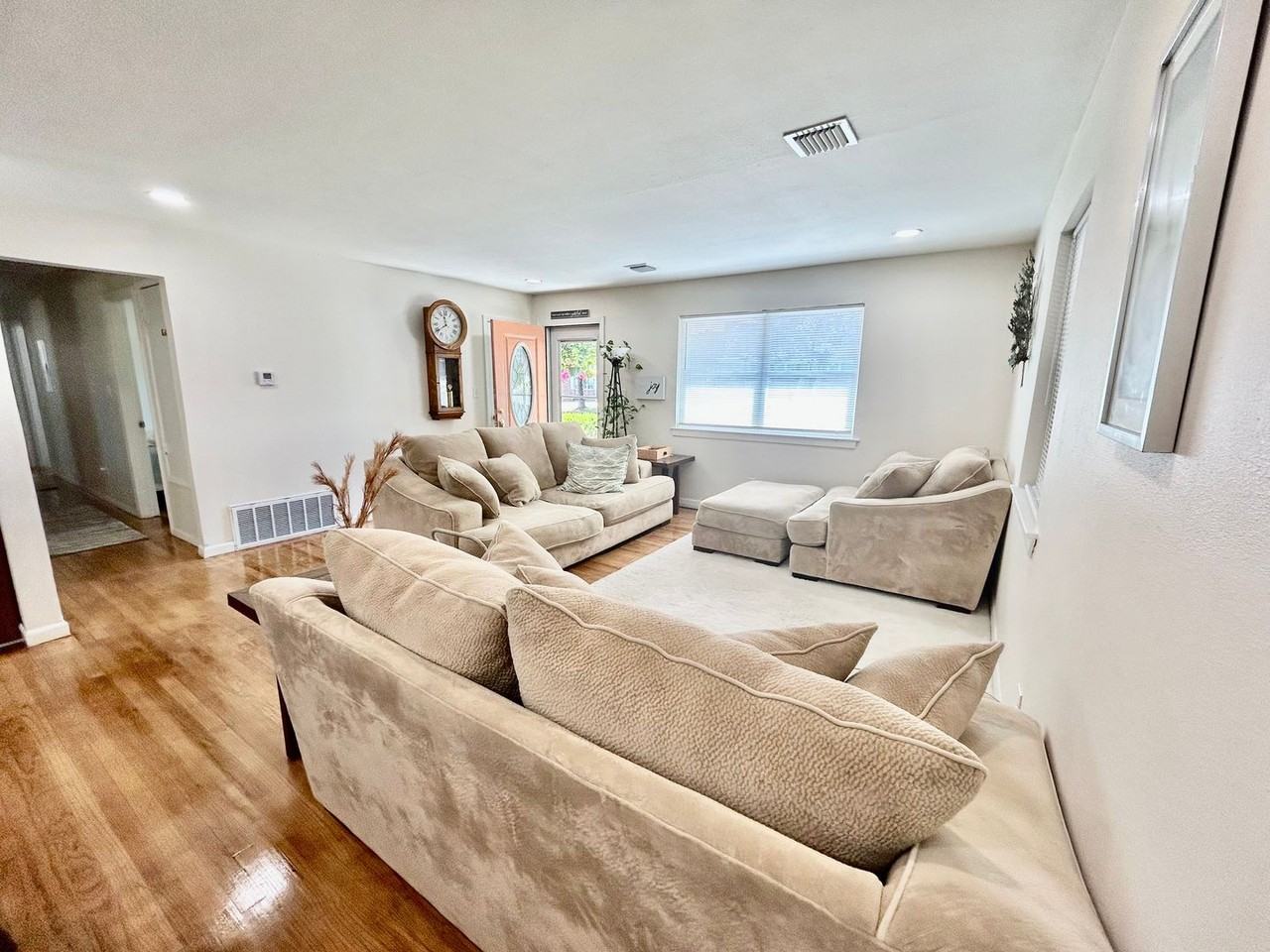 756 Boxwood Dr - Photo 2 of 27