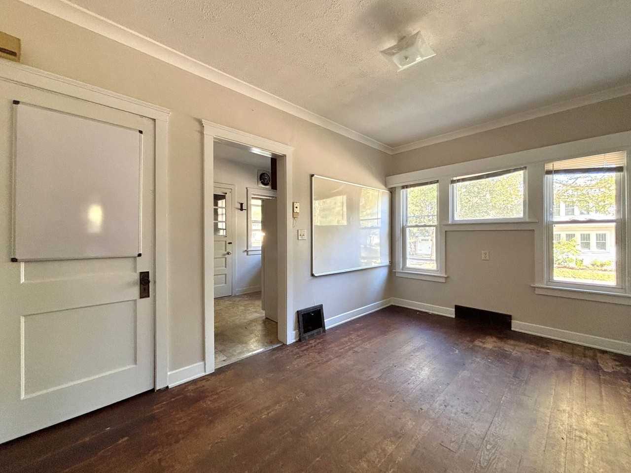 402 Montrose Ave - Photo 3 of 9
