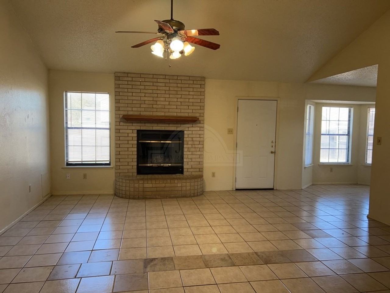 2001 Meadowbrook Dr - Photo 2 of 13