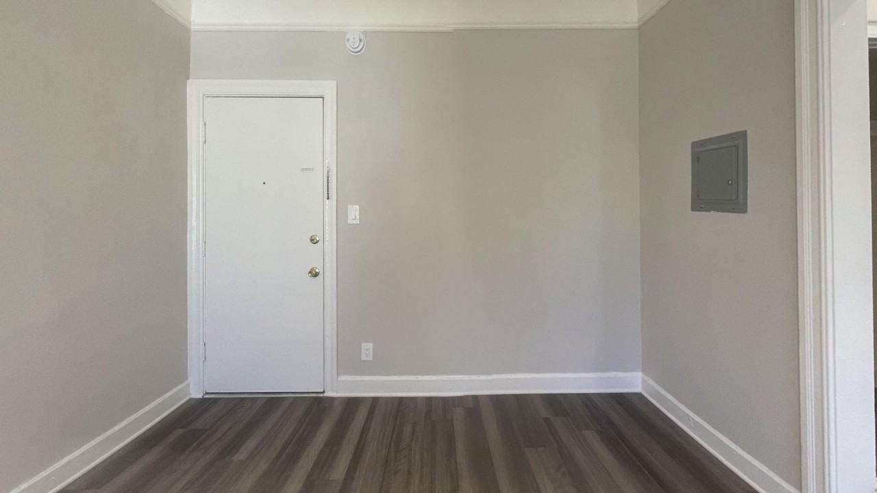Gorgeous Apartment Available...New York Style and Charm...5 minutes from LA LIVE! - Photo 7 of 13