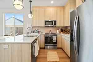 featured image of 6417 N Greeley Ave #4
