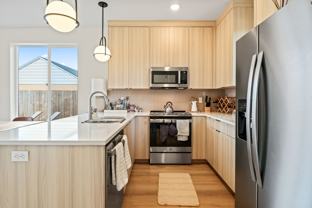 6417 N Greeley Ave #4 - Photo 1 of 1
