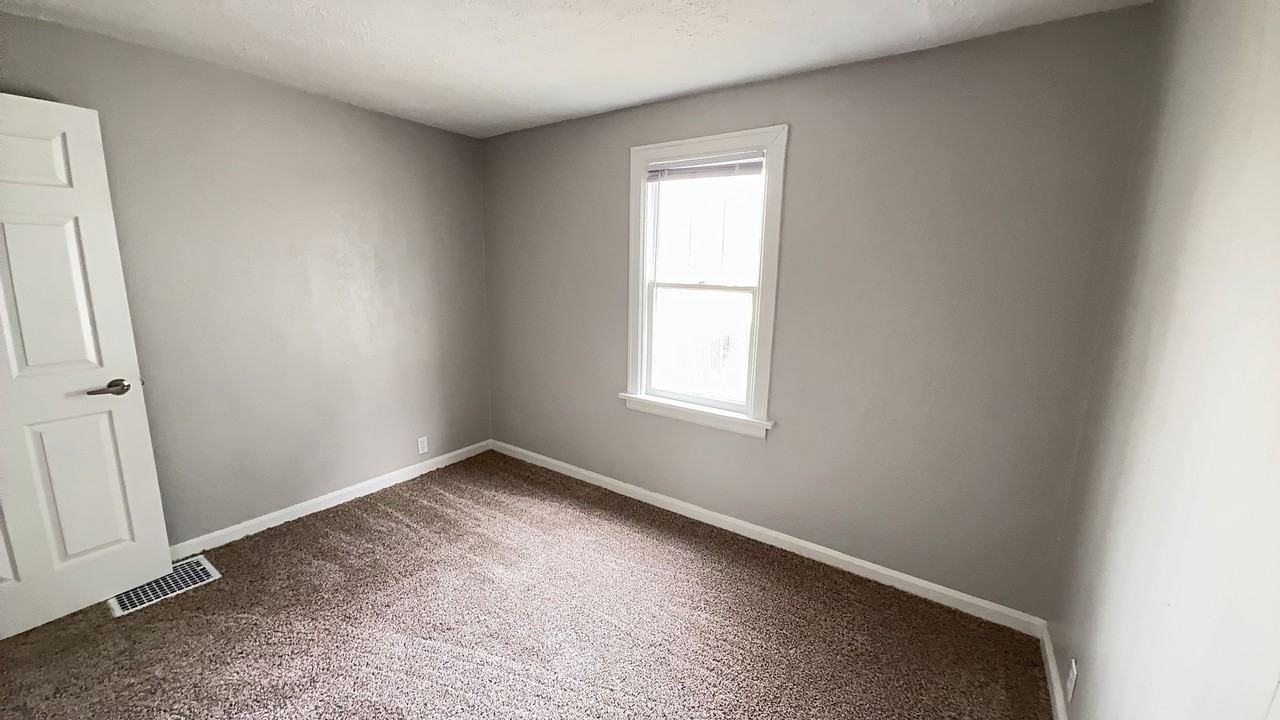 905 W 14th St - Photo 4 of 7