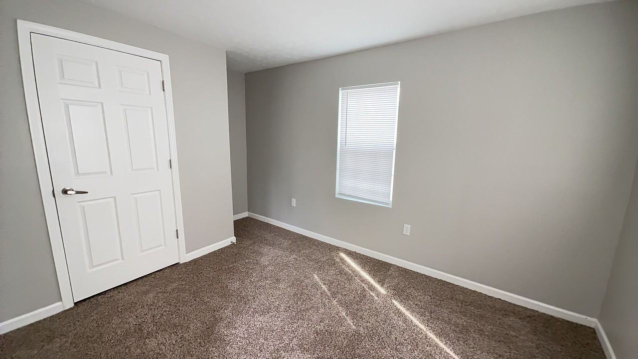 905 W 14th St - Photo 6 of 7