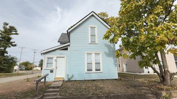 featured image of 1202 E 5th St