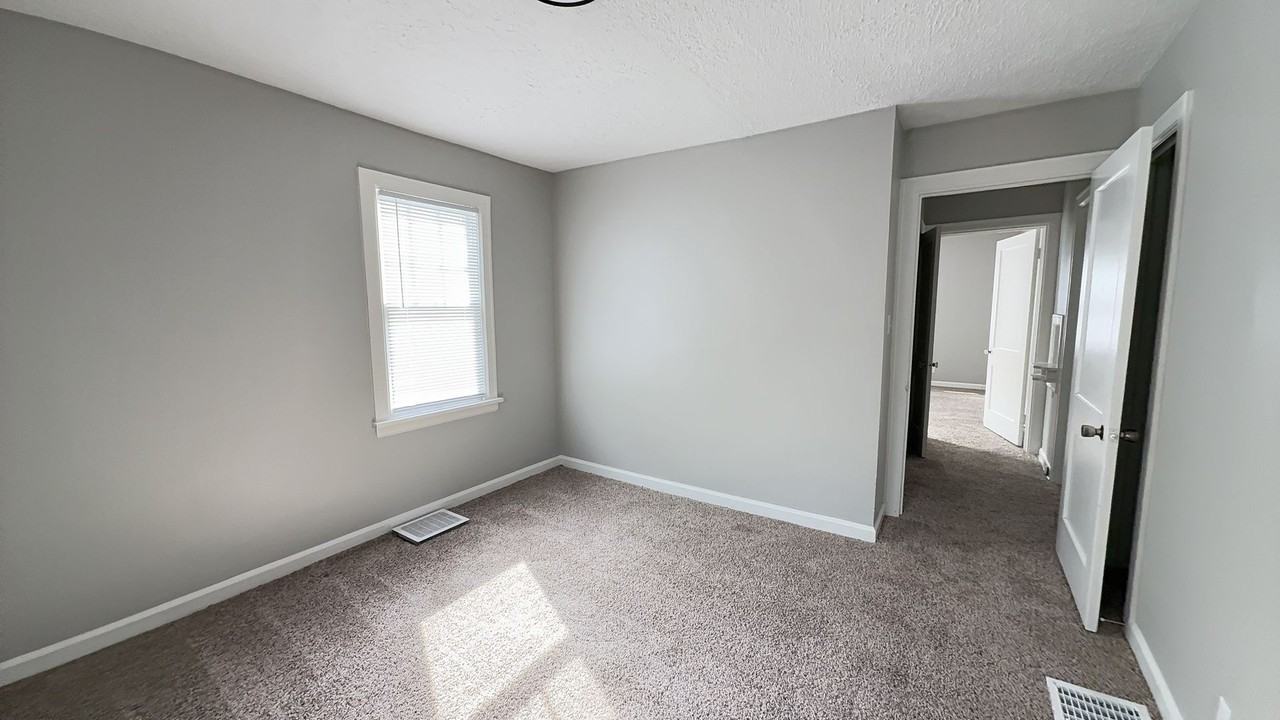 2302 S Hackley St - Photo 7 of 7