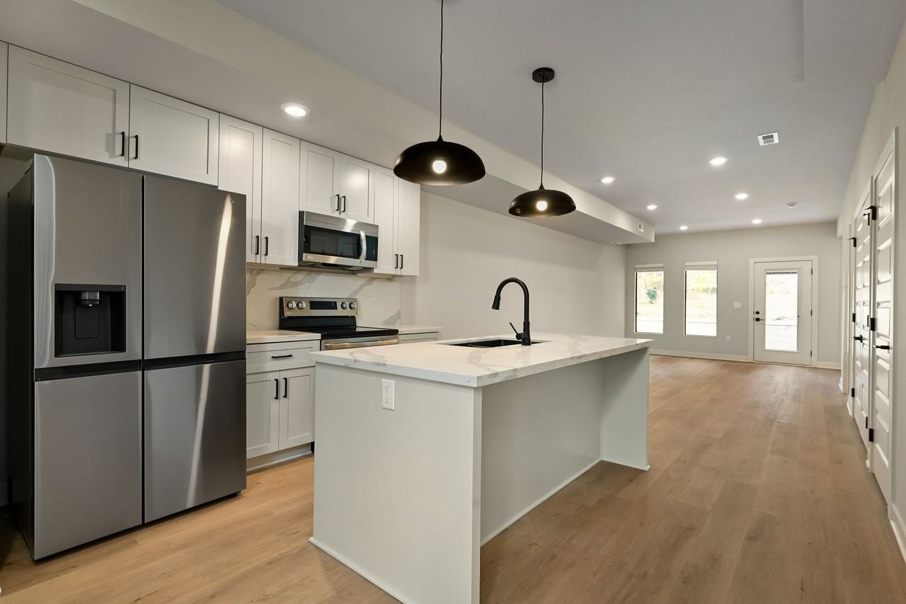 245 Pawpaw Rd - Photo 3 of 18