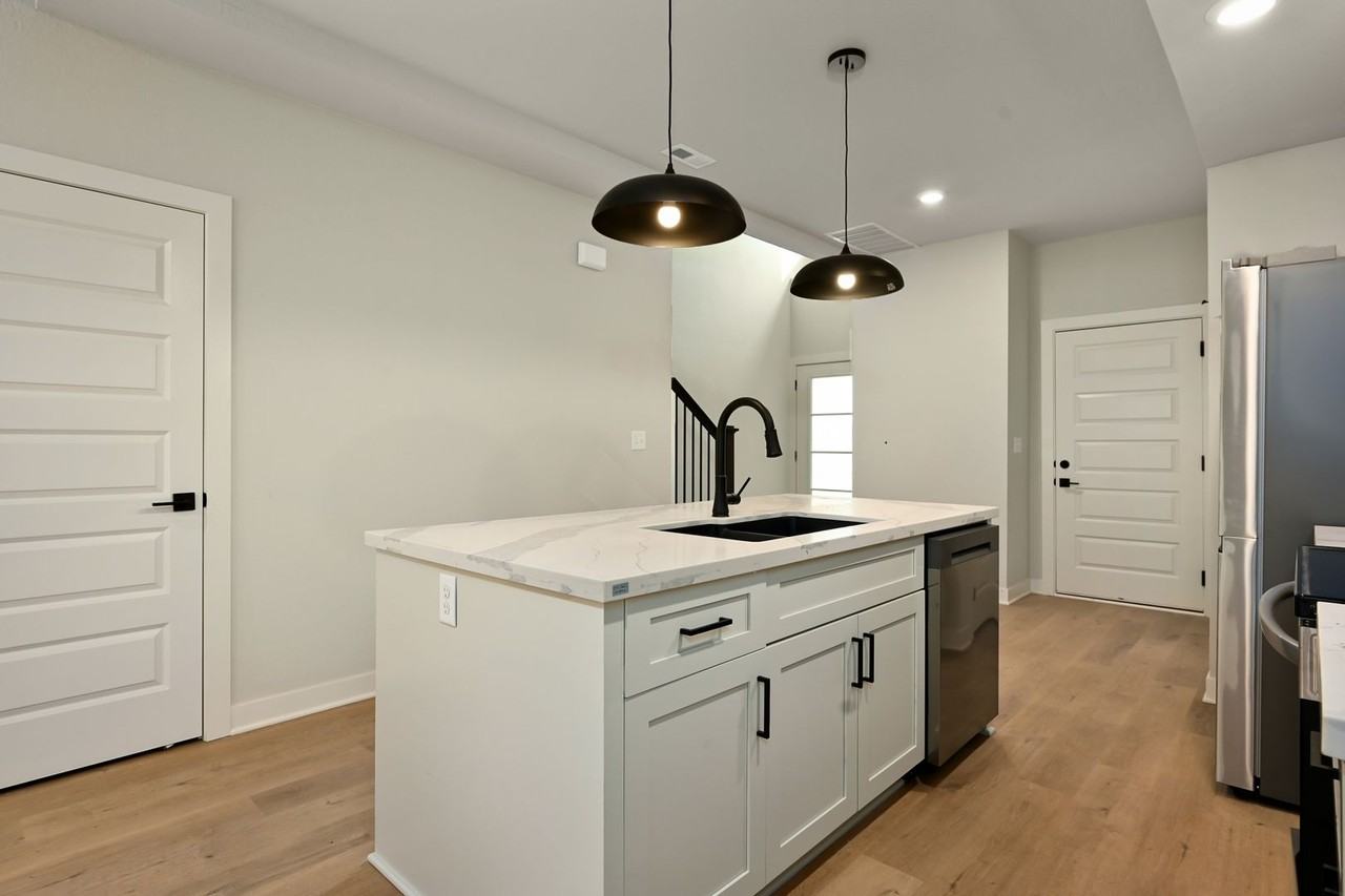 245 Pawpaw Rd - Photo 5 of 18