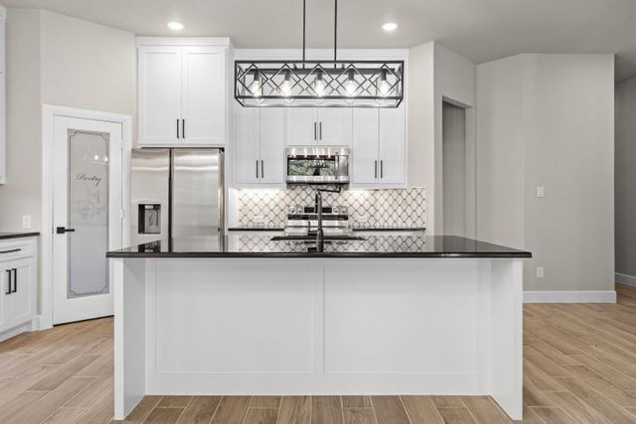 130 W 5th St - Photo 3 of 26