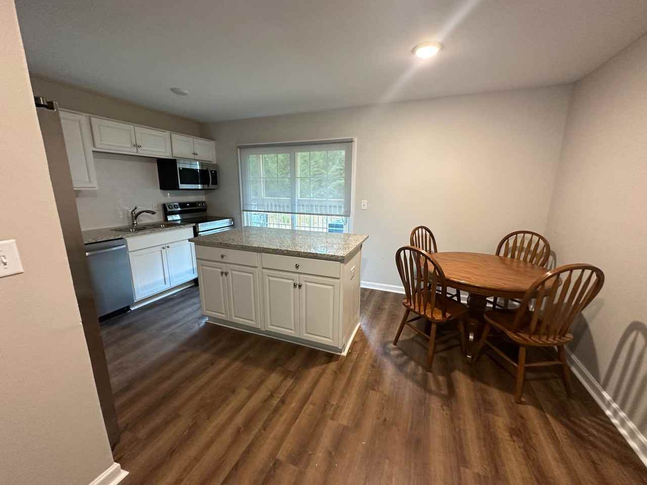 202 Edgewood Ave - Photo 5 of 28