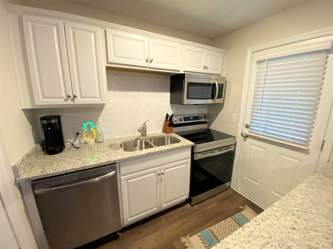 202 Edgewood Ave - Photo 6 of 28