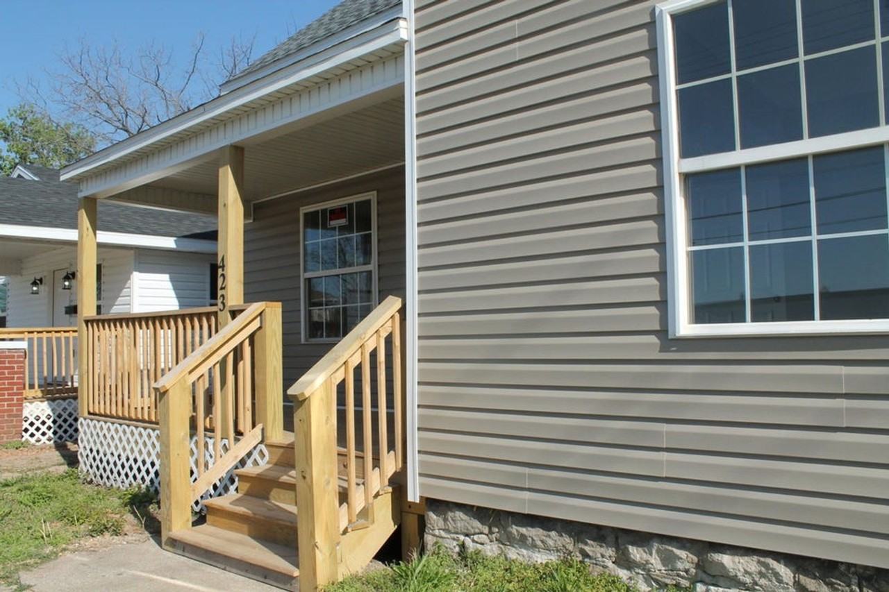 423 W Division St - Photo 2 of 30