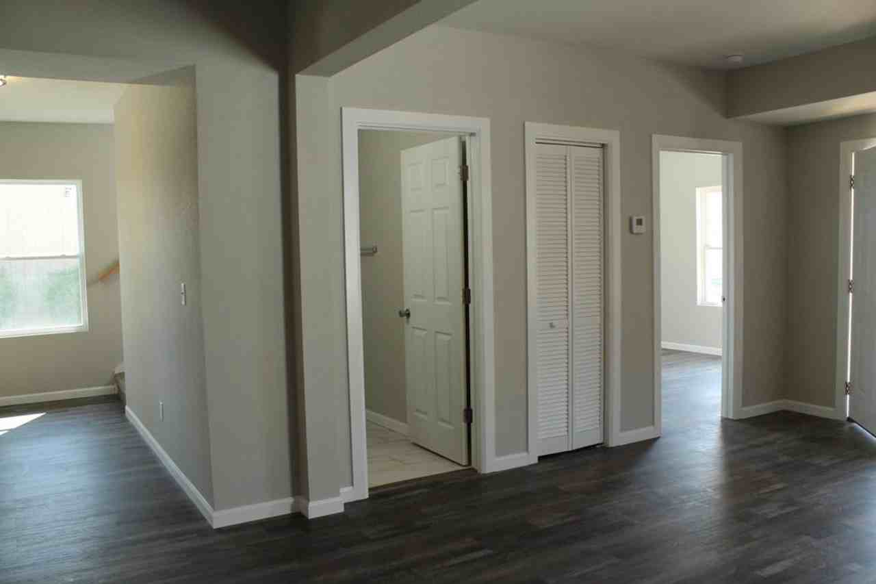 423 W Division St - Photo 5 of 30