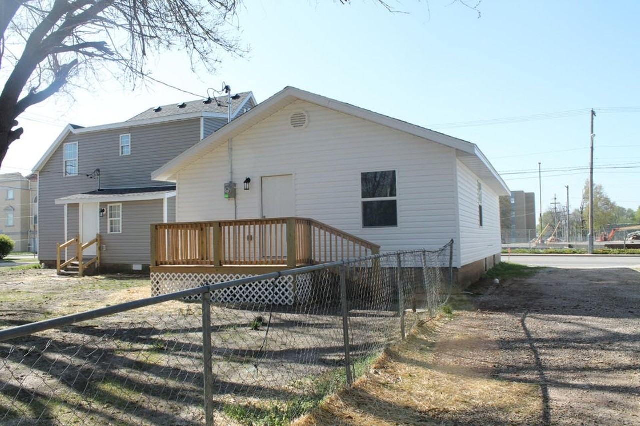 425 W Division St - Photo 2 of 15