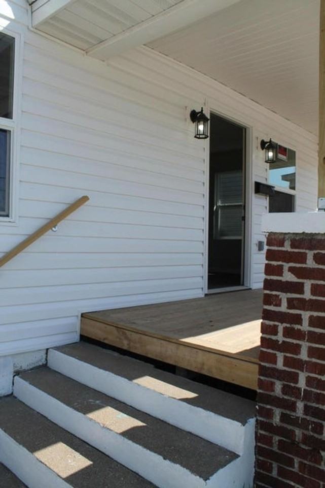 425 W Division St - Photo 3 of 15