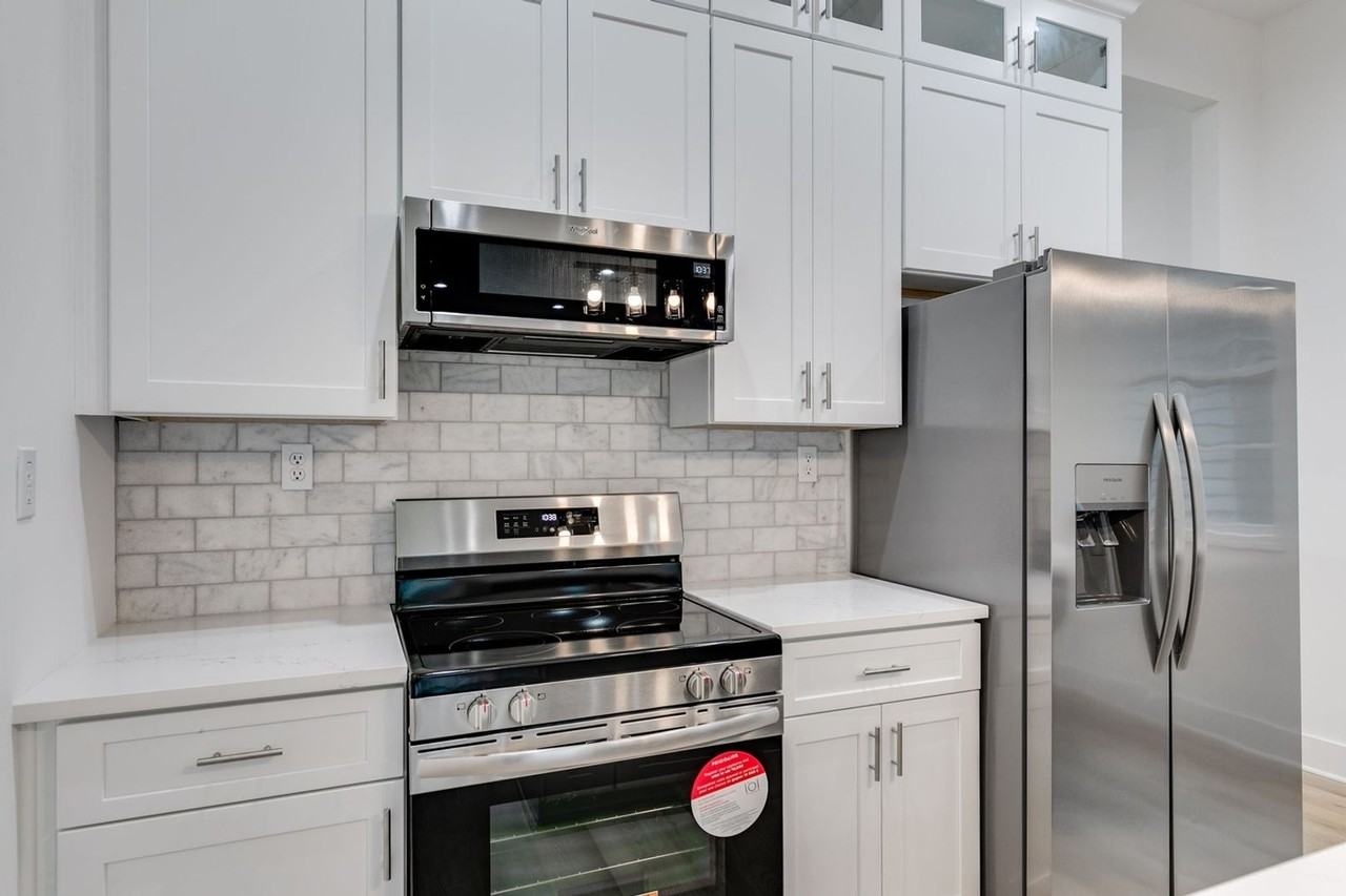 926 Welch St Sw - Photo 2 of 35