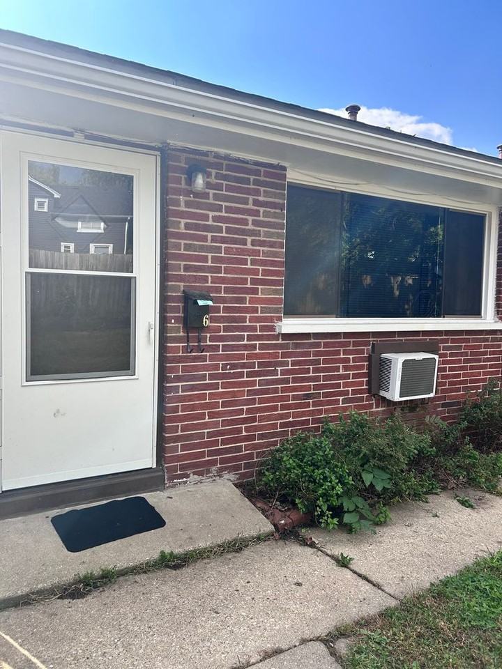 500 S Broadway - Photo 2 of 13