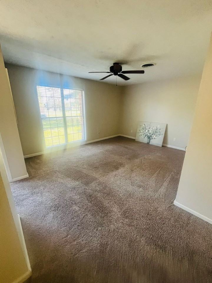 209 Woodbine Dr - Photo 3 of 22