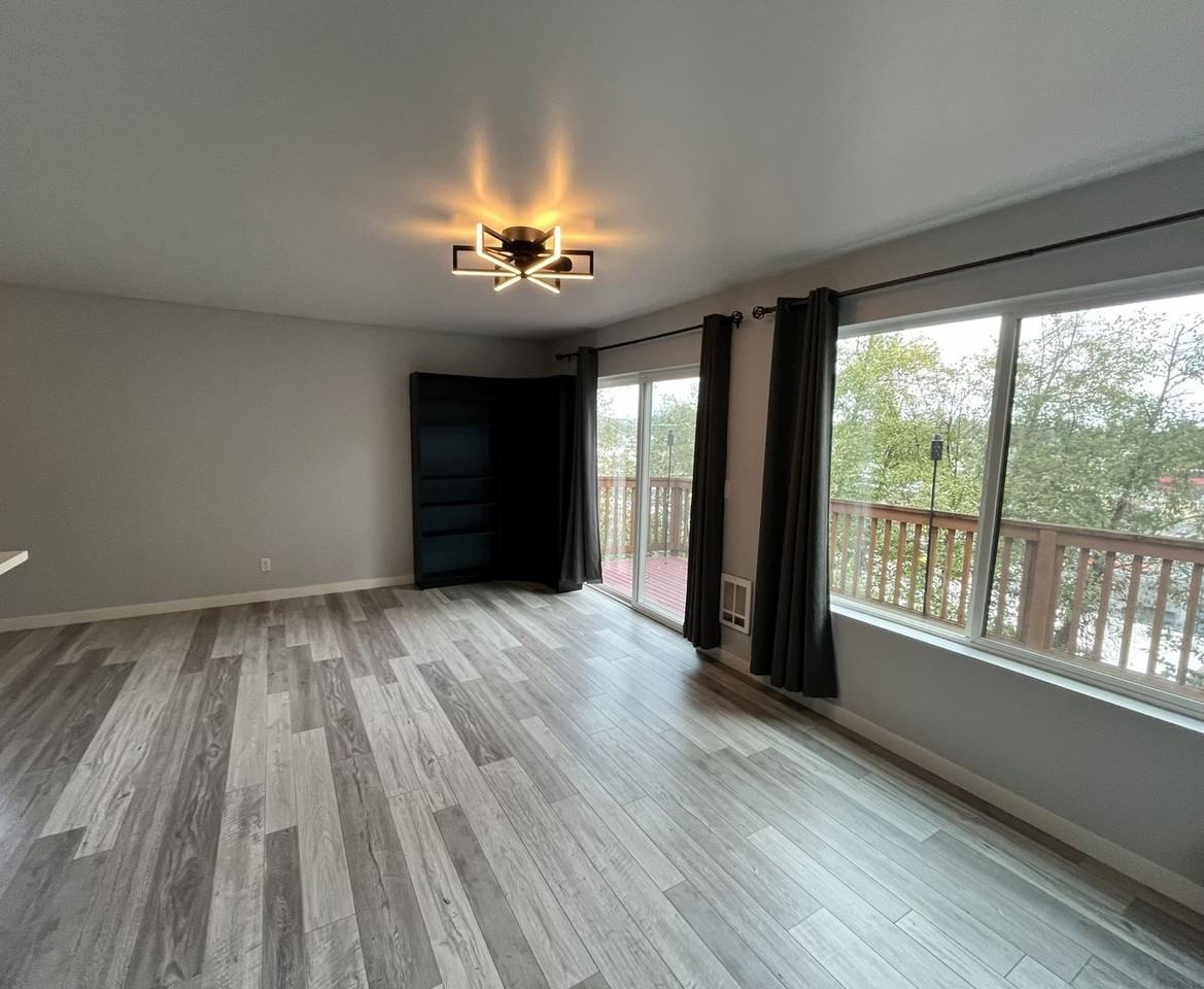 348 N Cambrian Ave - Photo 5 of 25