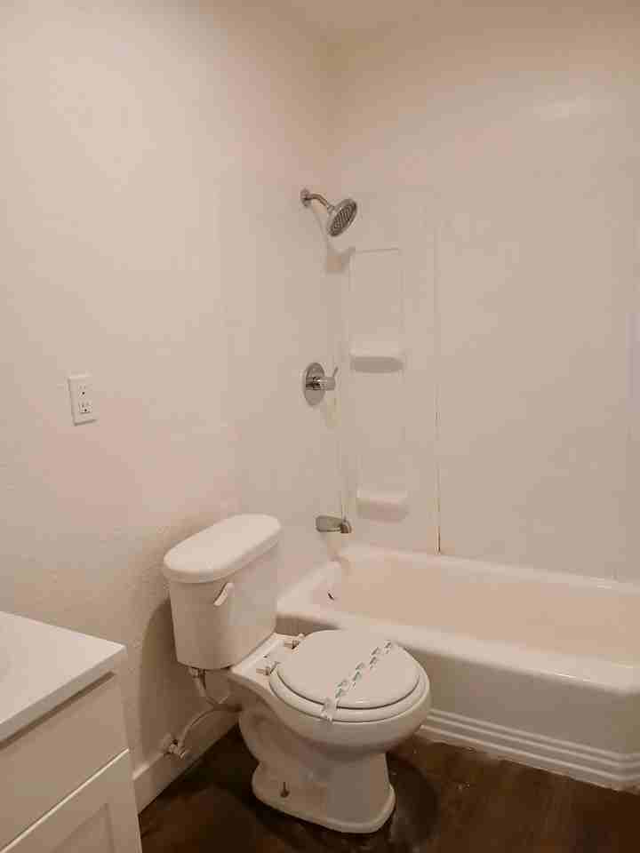 Fully Renovated Modern 2 - Photo 4 of 16