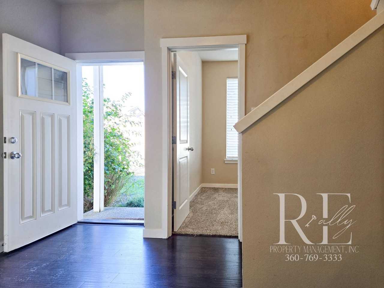 1564 Ne Odessa Way - Photo 3 of 23