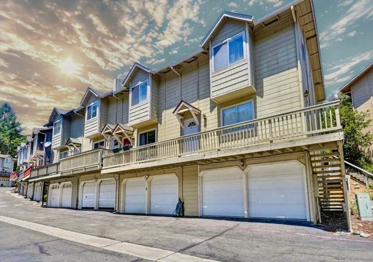 1321 Oak Ridge Dr - Photo 2 of 15