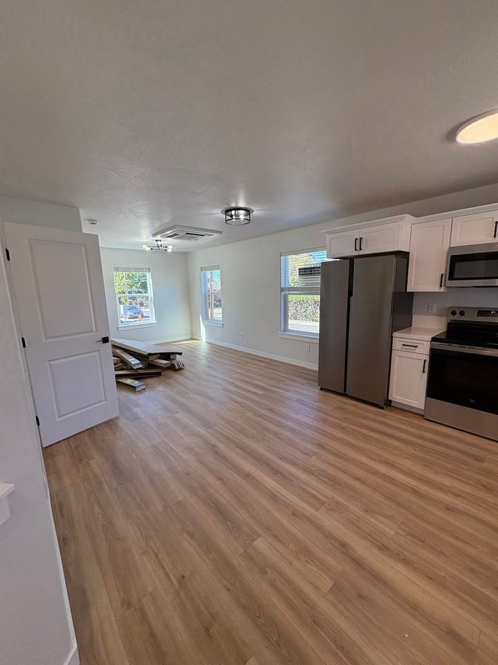 1170 Woodrow Ln - Photo 2 of 14