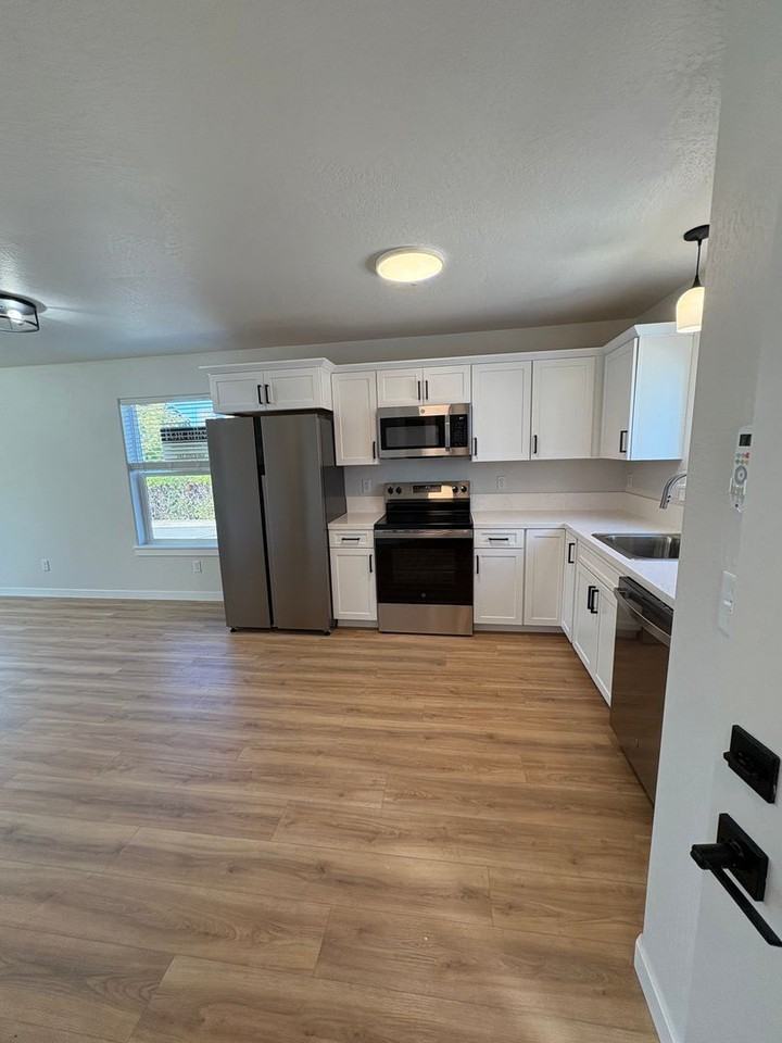 1170 Woodrow Ln - Photo 3 of 14