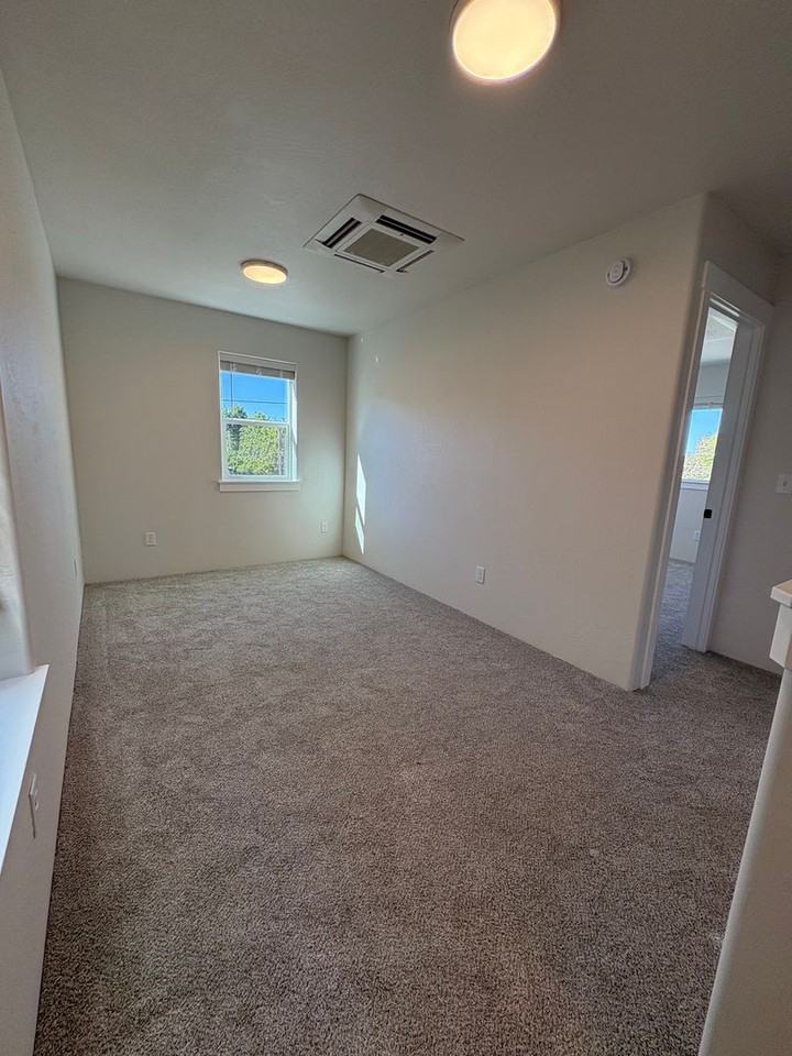 1170 Woodrow Ln - Photo 7 of 14