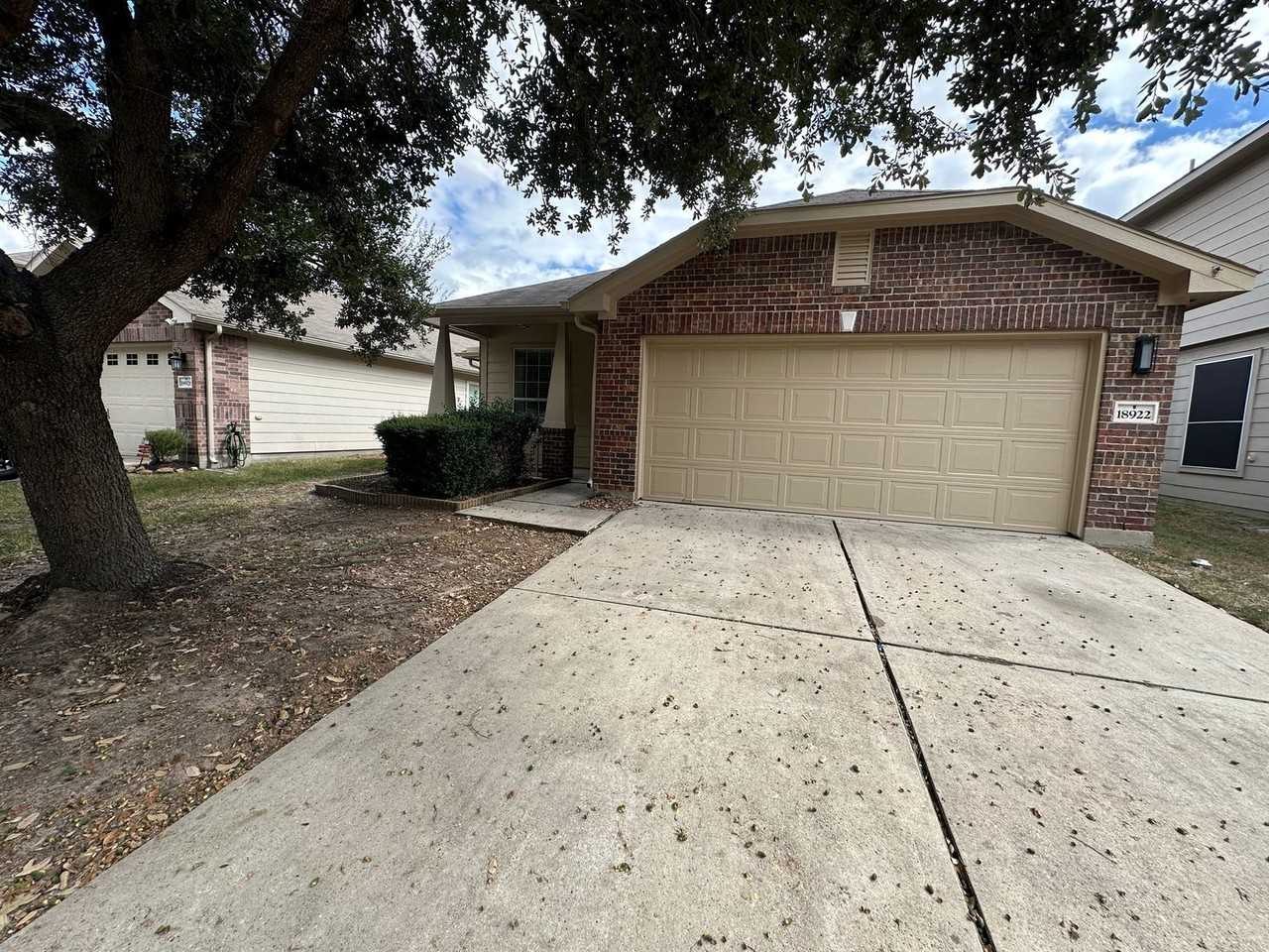 18922 Wellock Ln - Photo 3 of 27