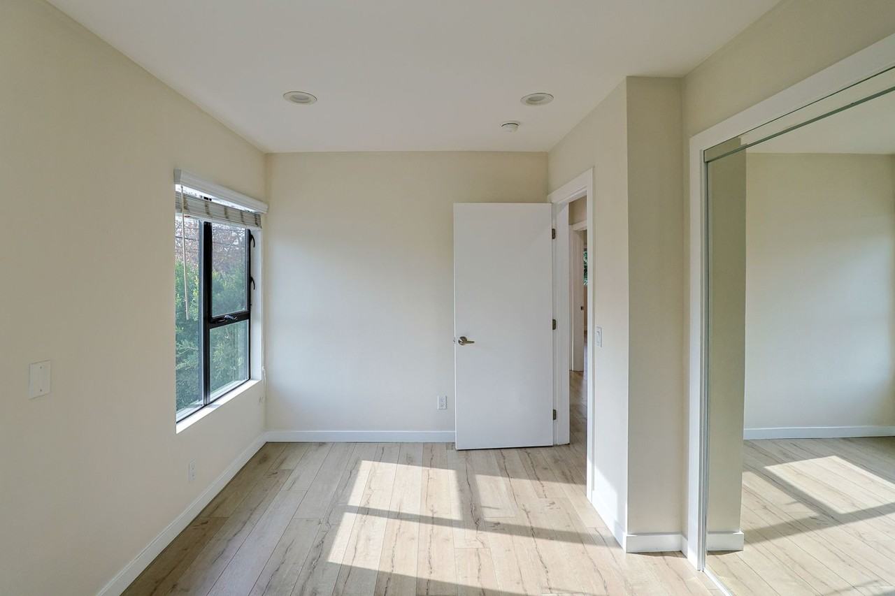 1277 W 23rd St - Photo 7 of 25