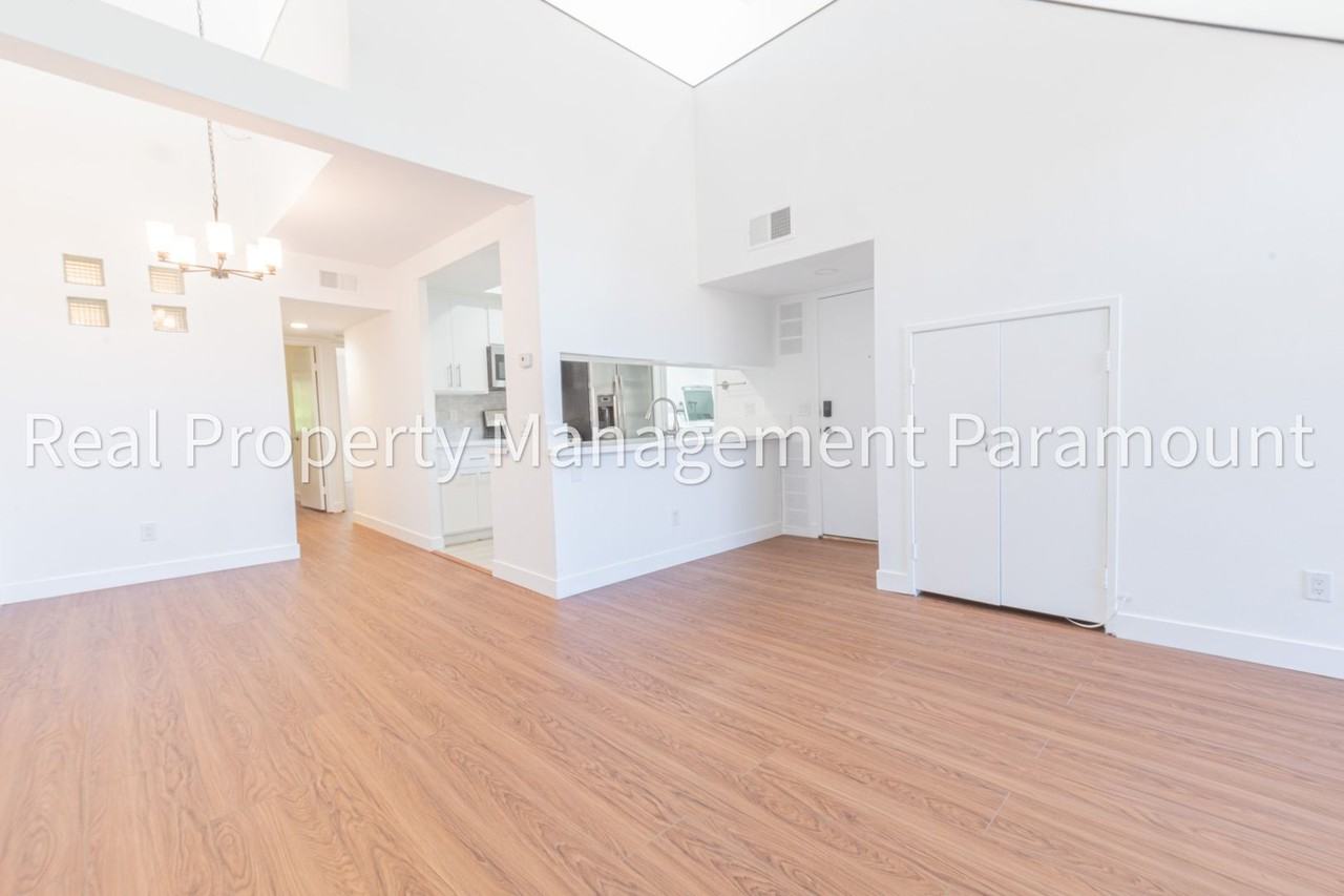 6665 Franklin Ave - Photo 2 of 30