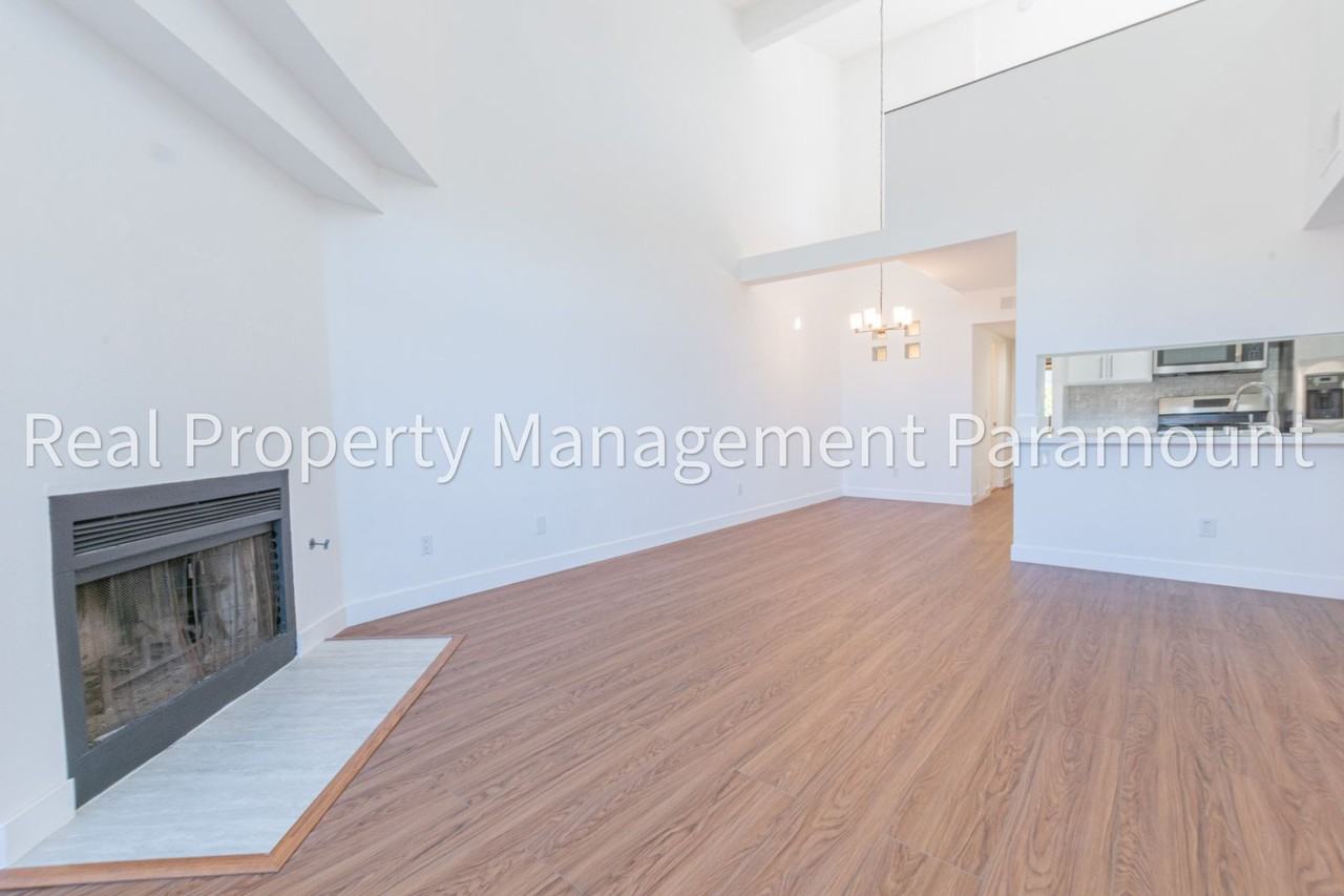 6665 Franklin Ave - Photo 4 of 30