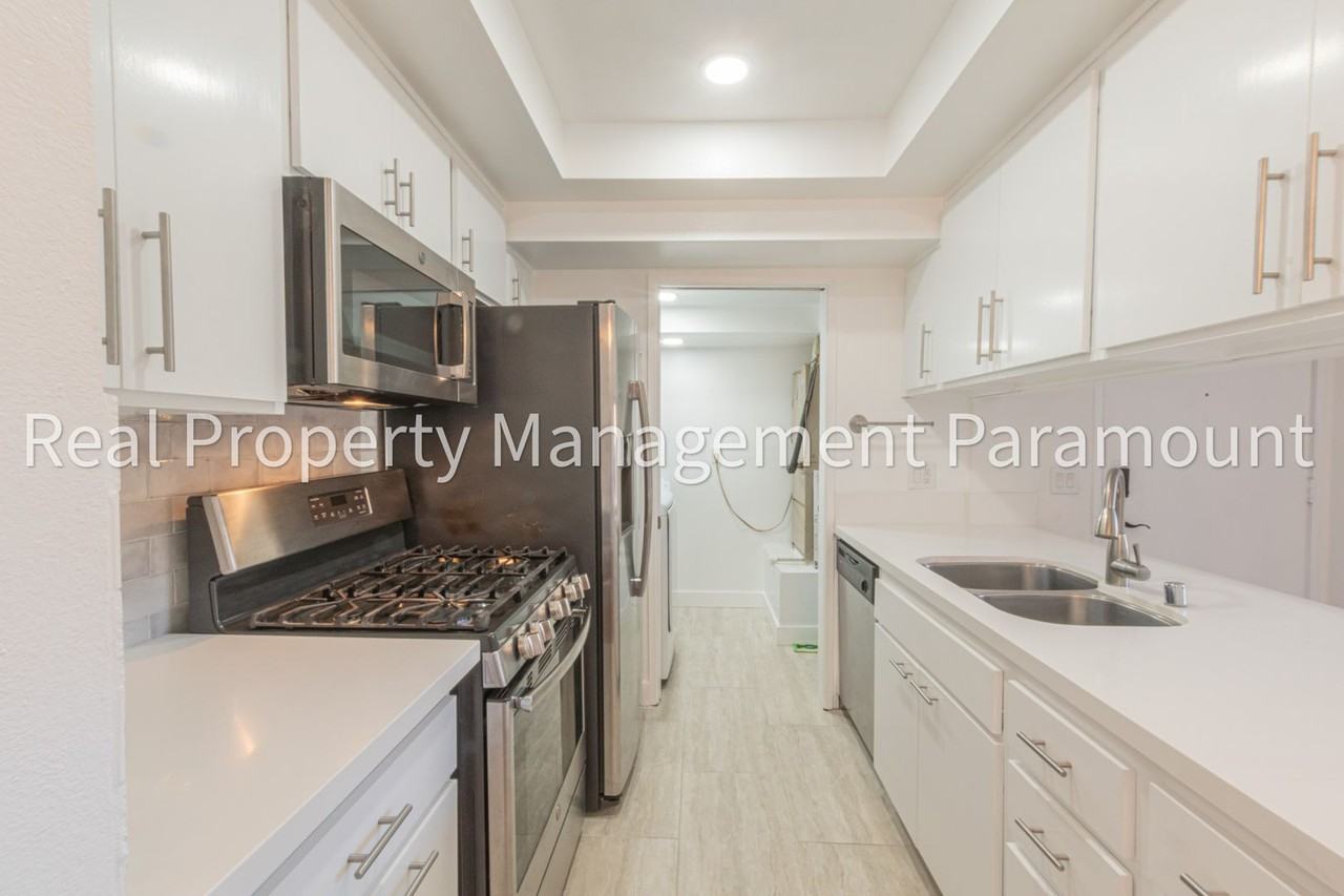 6665 Franklin Ave - Photo 7 of 30