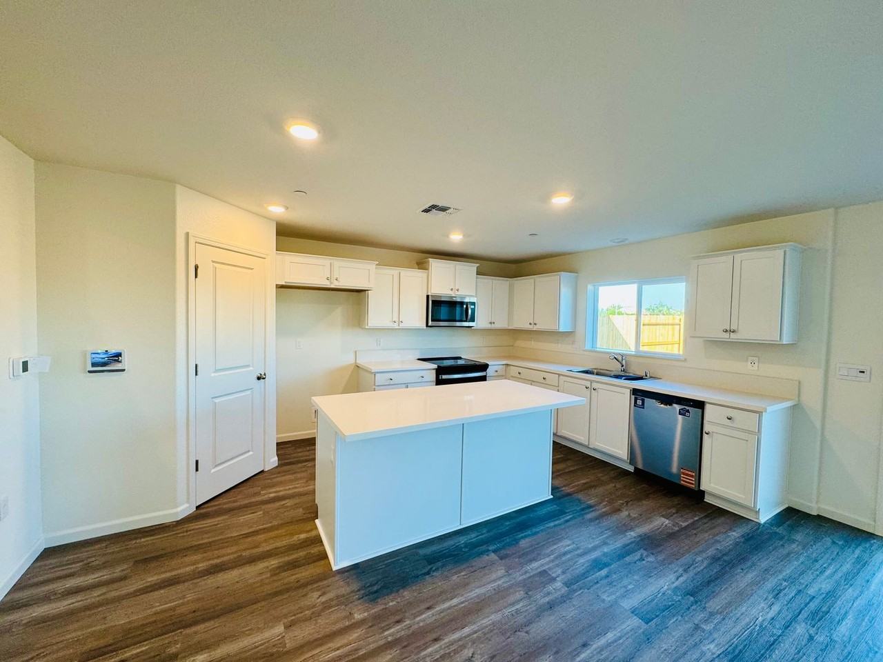 1672 1672 Cameo Dr - Photo 2 of 19