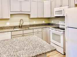 featured image of 32 Cottonwood Dr