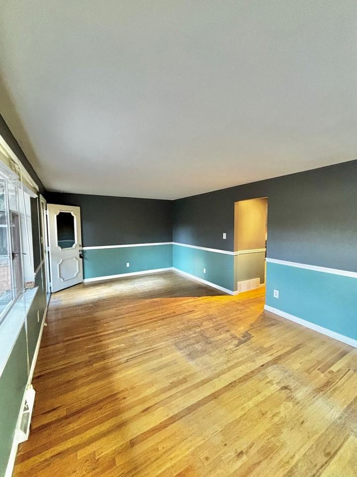 614 1/2 22nd St - Photo 5 of 27
