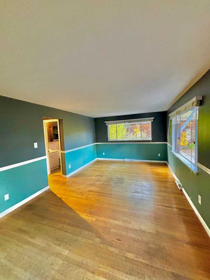 614 1/2 22nd St - Photo 6 of 27