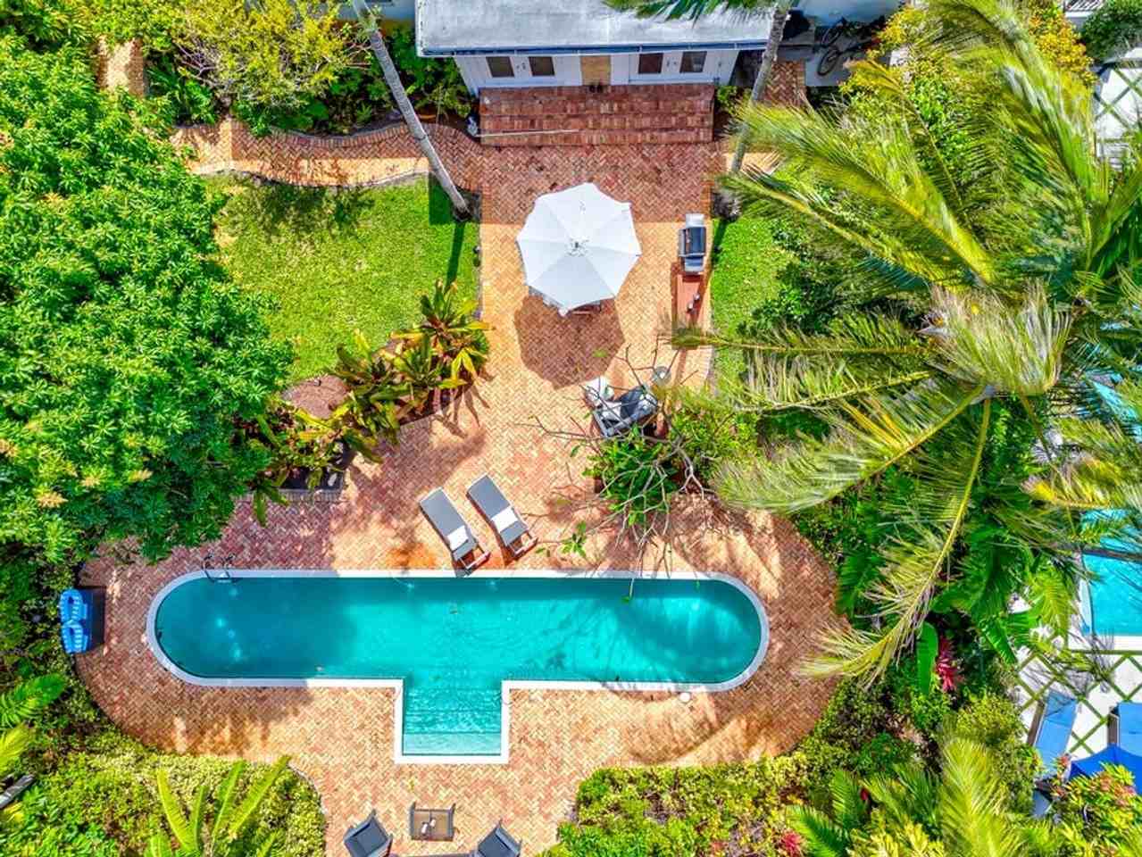 411 26th St - Photo 2 of 25