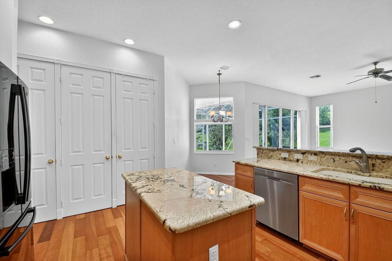 11582 Windsor Bay Pl - Photo 4 of 20