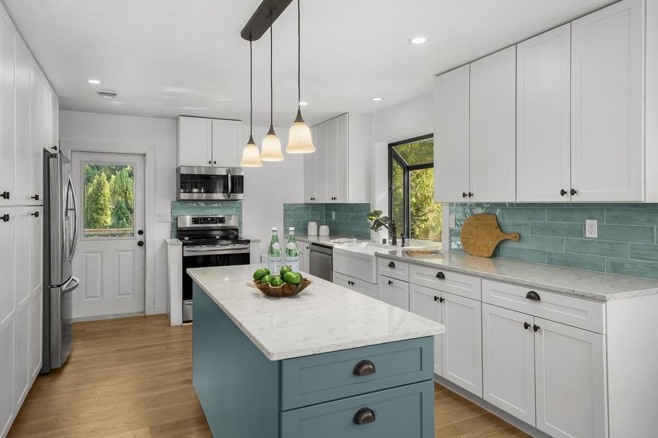 AN 5621* - Photo 3 of 50