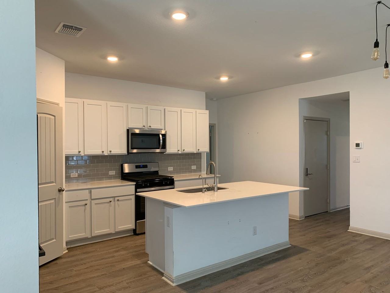 235 Sweetwater Creek Ln - Photo 3 of 8