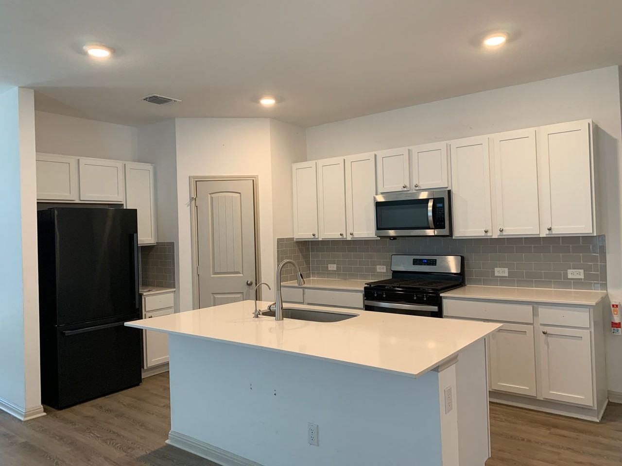 235 Sweetwater Creek Ln - Photo 4 of 8
