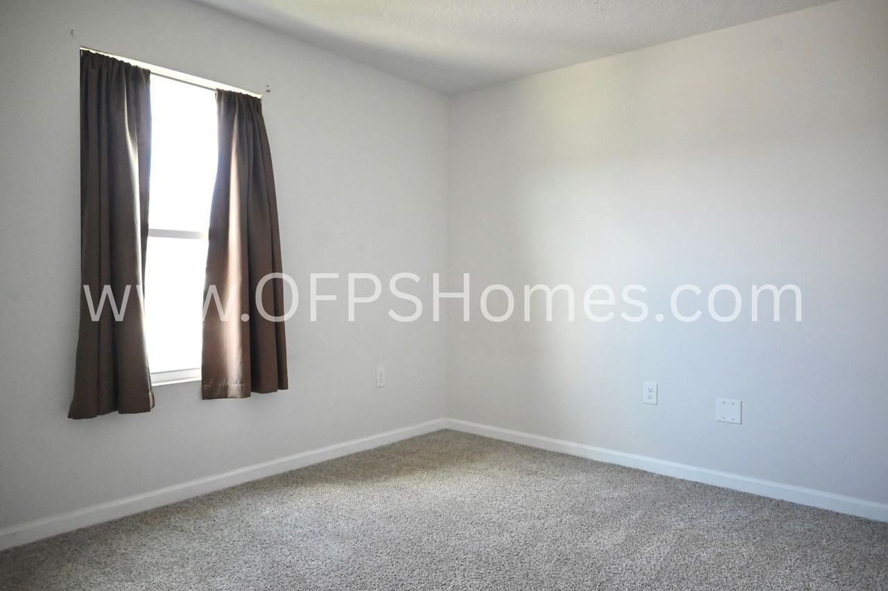 429 Scarborough St - Photo 4 of 32