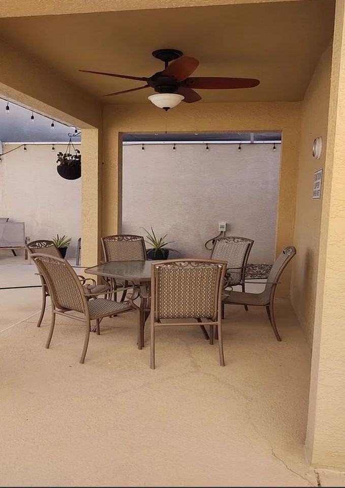 1315 Southwest 47th Terrace - Photo 3 of 50