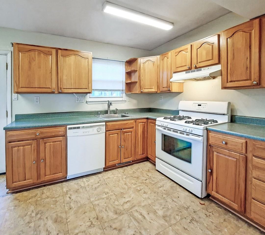 23 King Richard Court - Photo 5 of 10