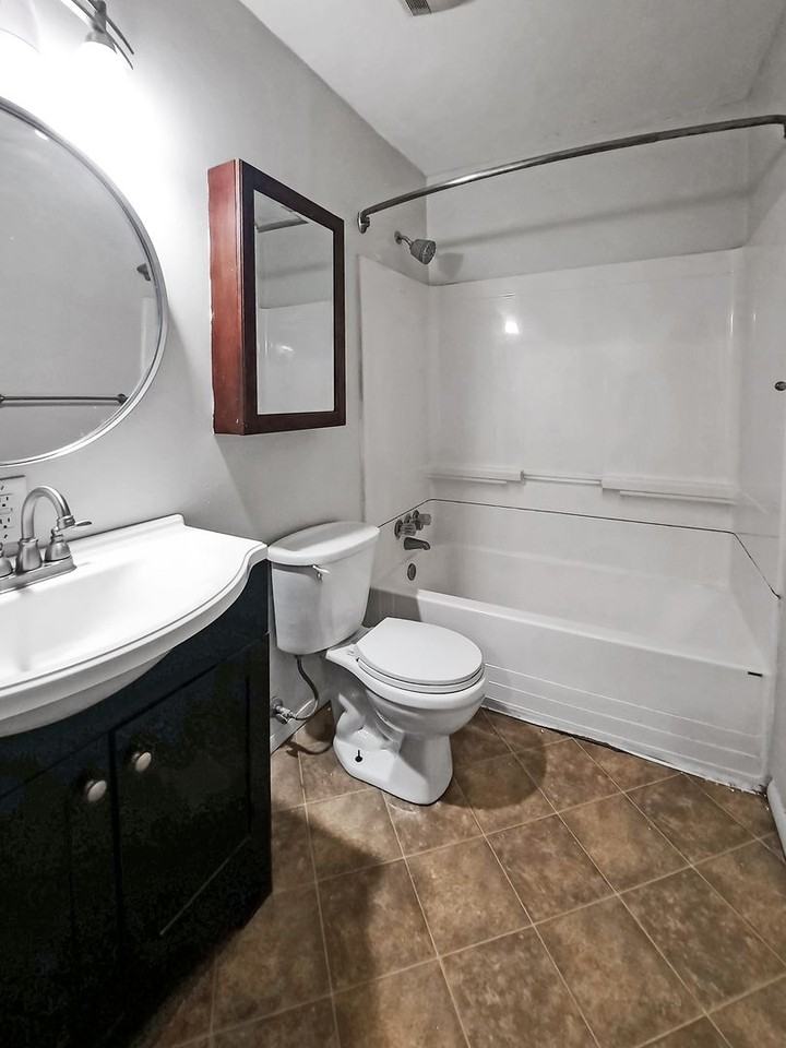 23 King Richard Court - Photo 7 of 10