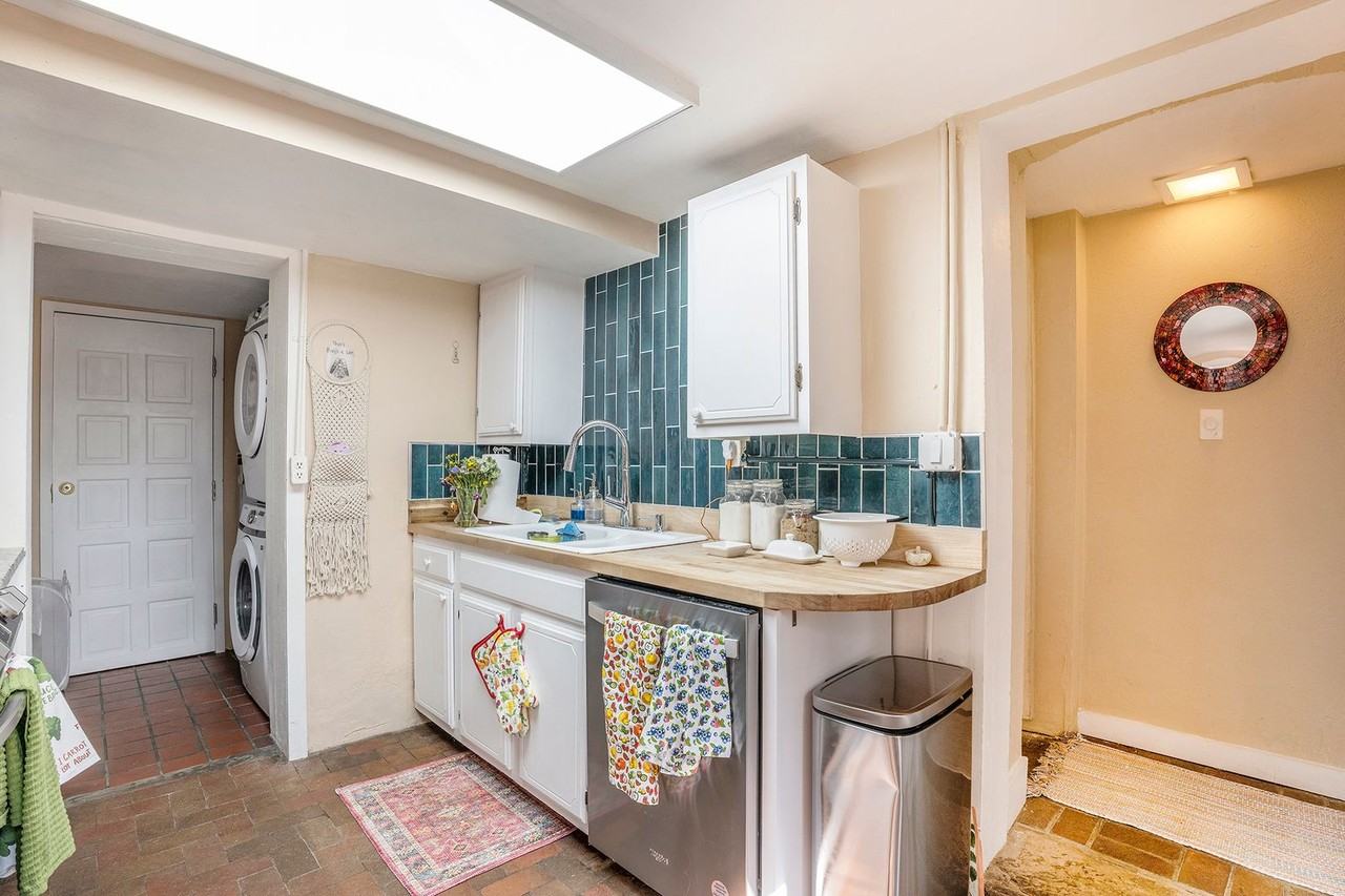 769 1/2 University Ave - Photo 5 of 14